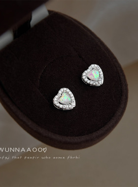 合成澳宝爱心迷你耳钉甜酷风微镶锆石甜美小巧心形通勤银针耳饰女