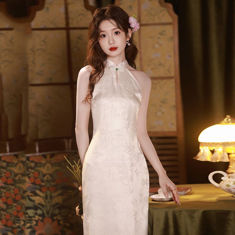 新中式无袖挂脖改良旗袍2024新款年轻款女白色结婚登记领证小礼服