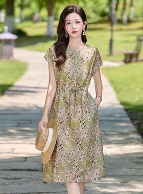 通勤风印花连衣裙女2026夏季V领五分袖收腰显瘦A字裙气质