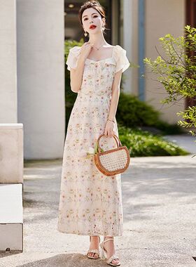 刺绣连衣裙女2025年夏新款清新气质小花甜美减龄修身收腰连衣裙