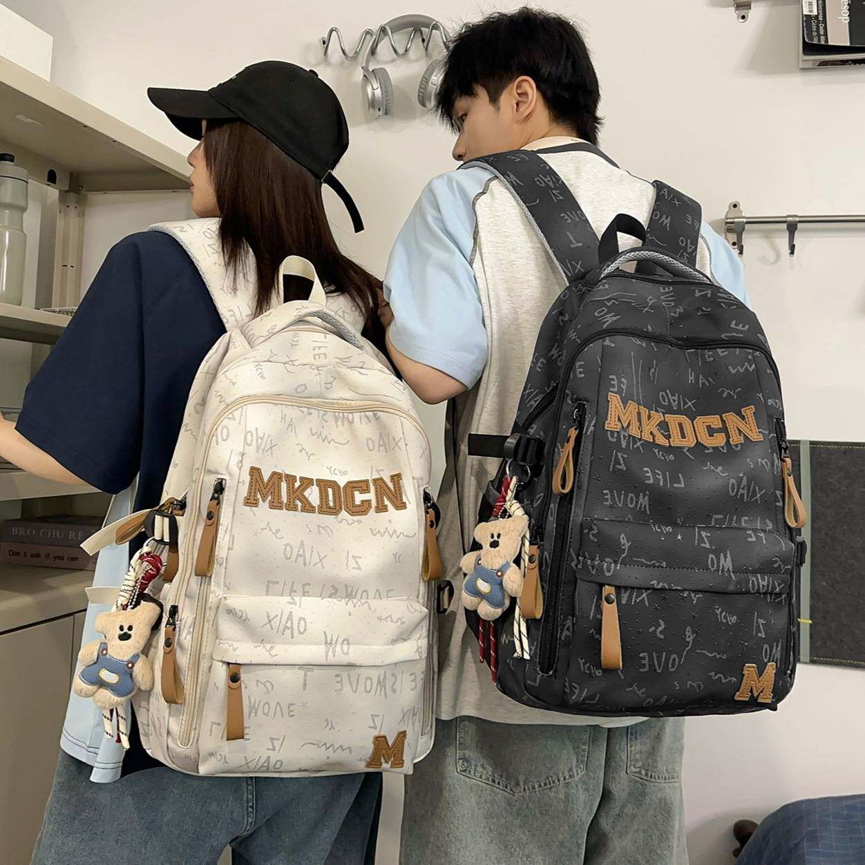 商场品牌高颜值书包女大学生护脊大容量电脑旅行男百搭高中生双肩