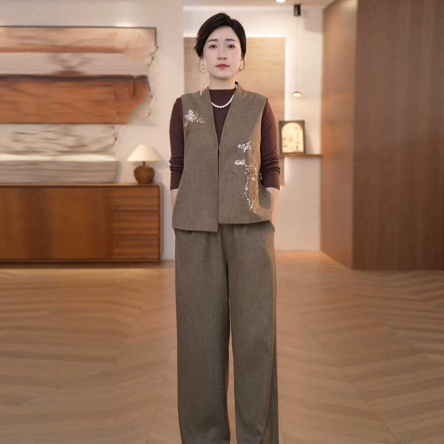 专柜品牌妈妈装绣花马甲三件套中老年职场通勤气质显瘦马夹秋季系