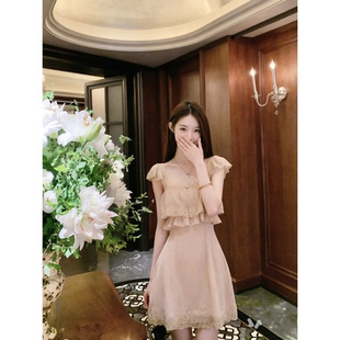 2026法式甜美风蕾丝拼接方领连衣裙女夏修身显瘦温柔风荷叶边短裙