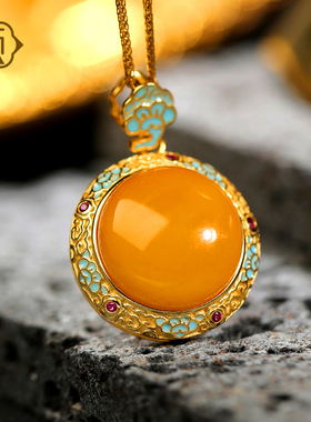 顽石灵 精品级鸡油黄琥珀蜜蜡吊坠S925银镀金镶嵌挂件W1-383P