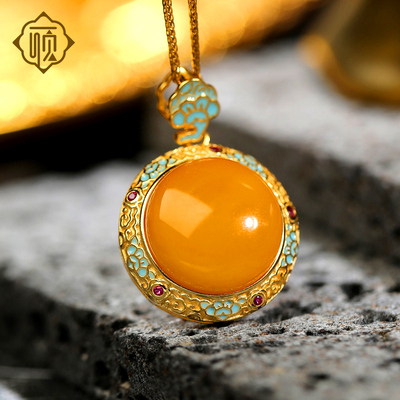 顽石灵 精品级鸡油黄琥珀蜜蜡吊坠S925银镀金镶嵌挂件W1-383P