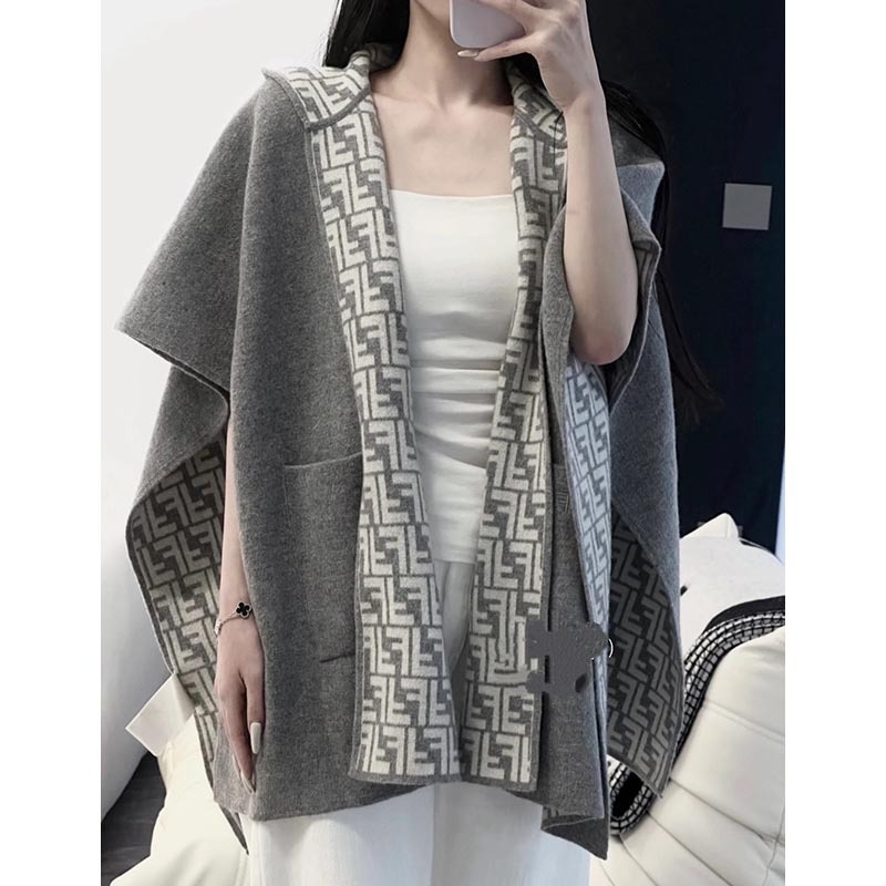 高品质精细小羊毛羊绒斗篷披肩女字母双面秋冬感连帽外套保暖