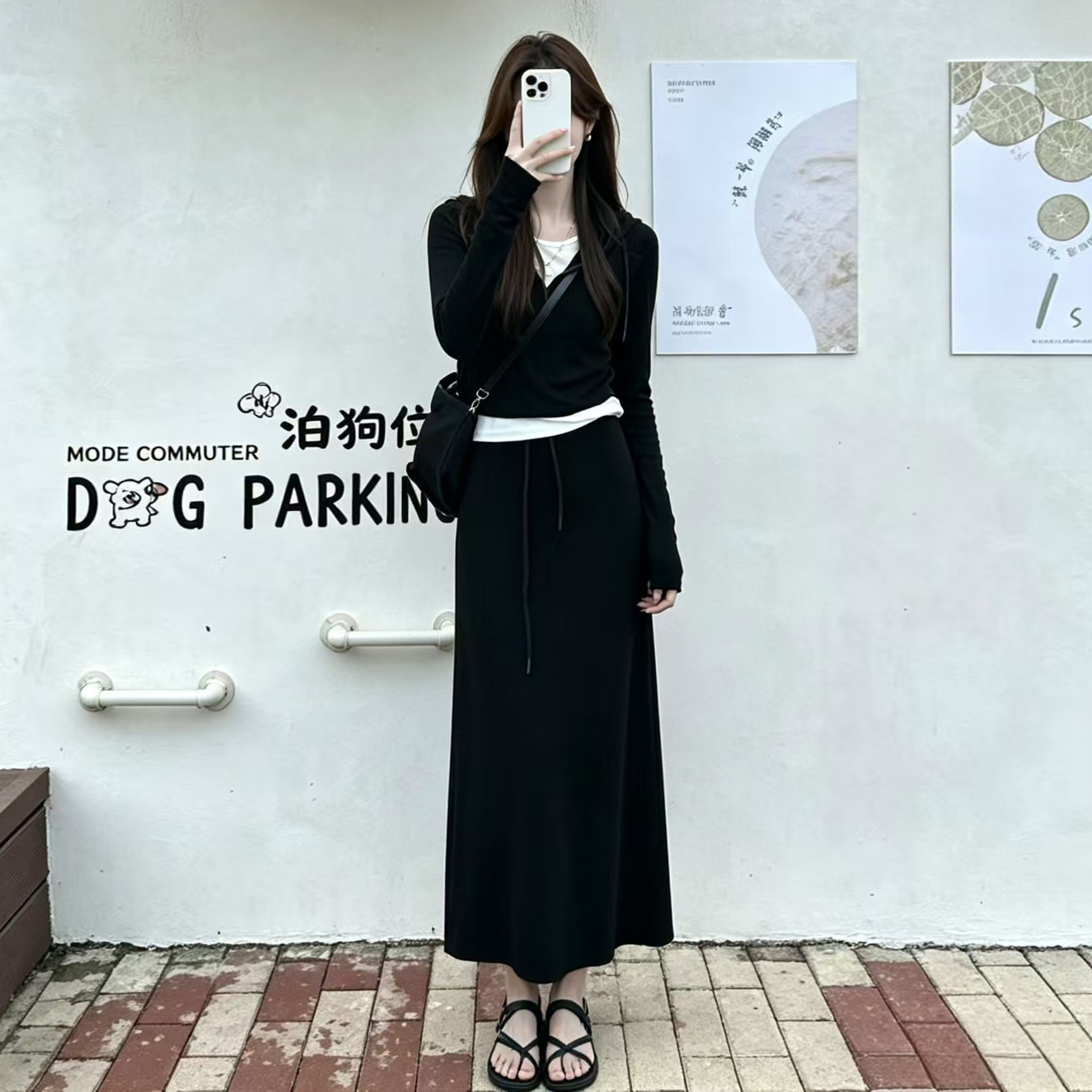 韩系黑色休闲运动套装女春秋炸街减龄洋气连帽卫衣半身裙两件套装