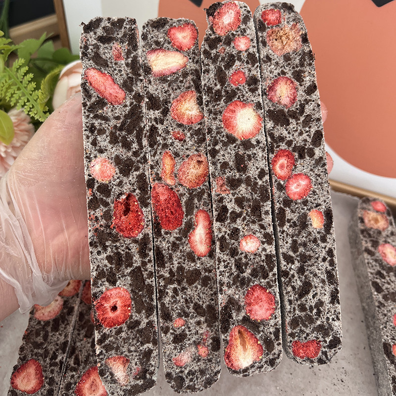 纯手工自制现做咸蛋黄肉松草莓奥利奥雪花酥无蔗糖坚果网红小零食