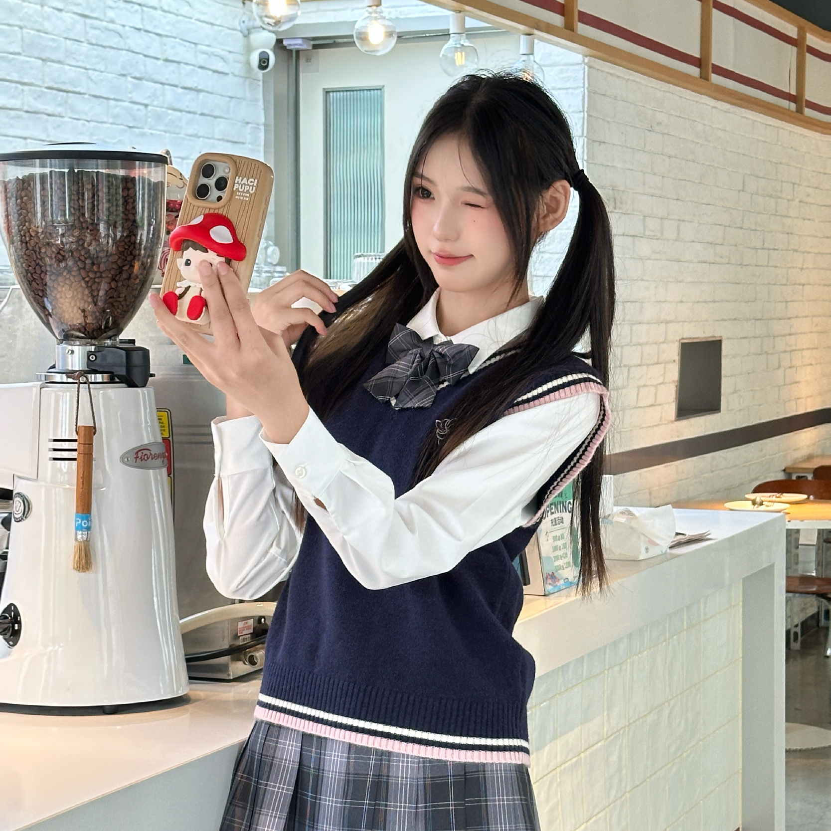 COSME【樱屿中】秋季百搭学院绀色米色针织马甲上衣减龄可爱