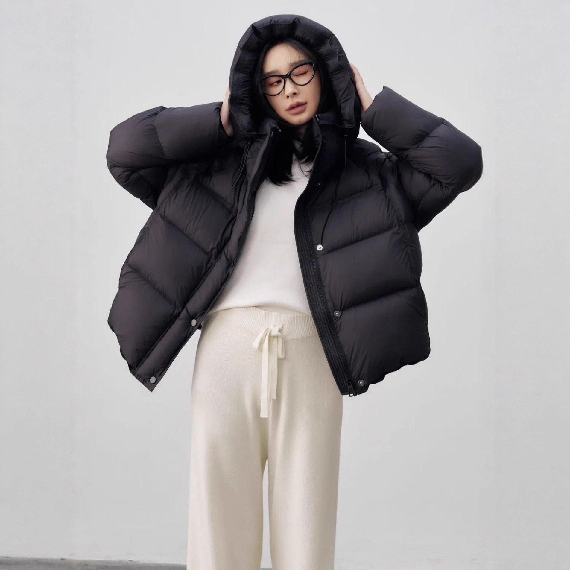 90白鹅绒连帽羽绒服女2025年冬季时尚宽松泡芙感面包服