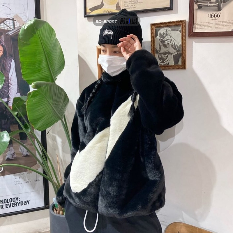 耐克女子羊羔绒皮草加厚夹克外套