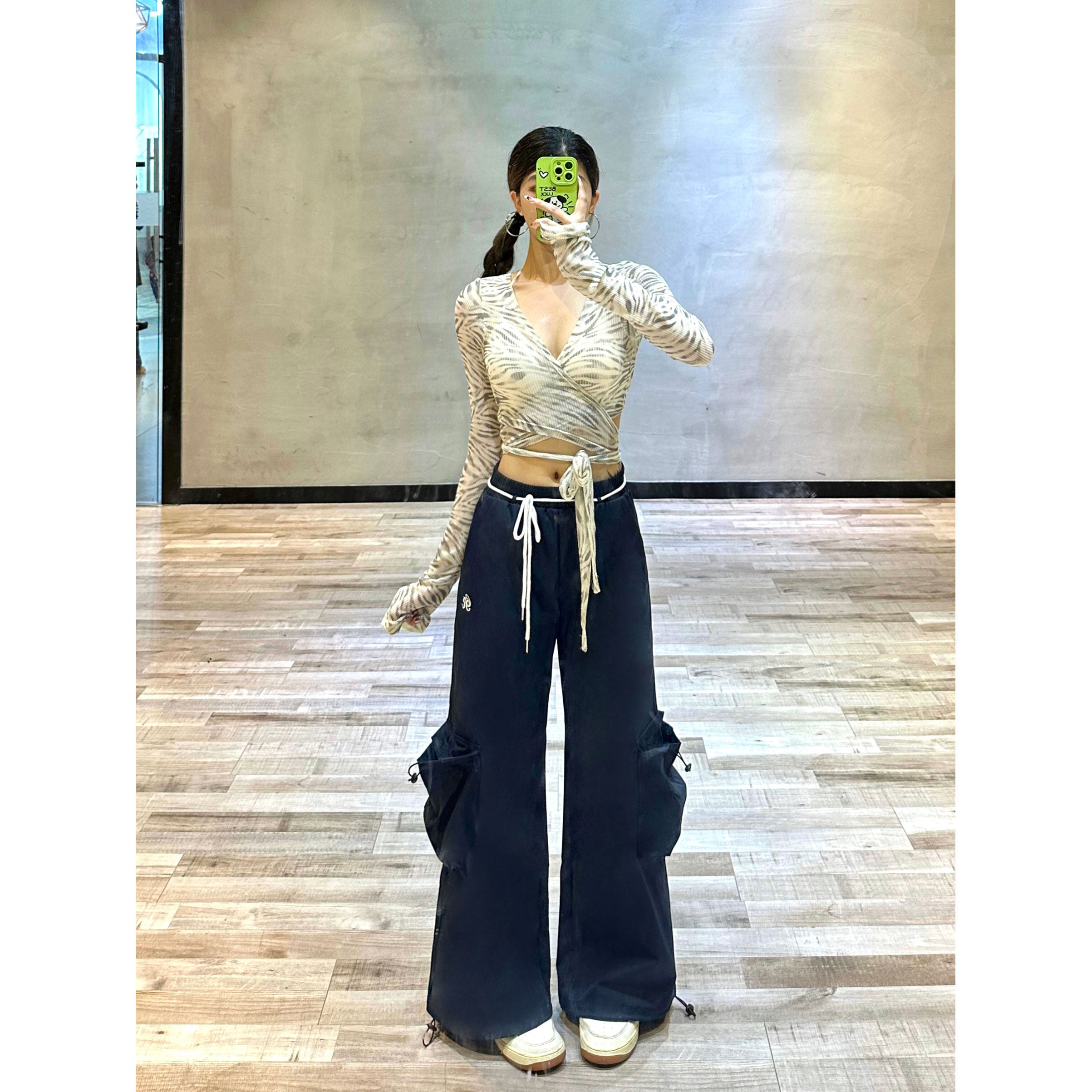 美美的废物 辣妹设计感斑马纹绑带长袖T恤短款显瘦爵士跳舞上衣女