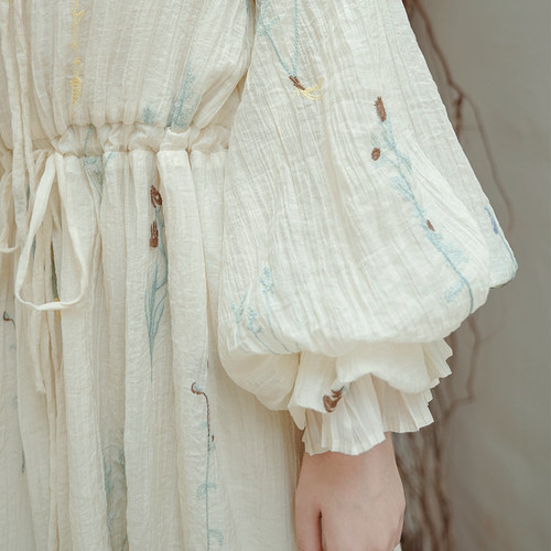 维多利亚灯笼袖天丝刺绣连衣裙