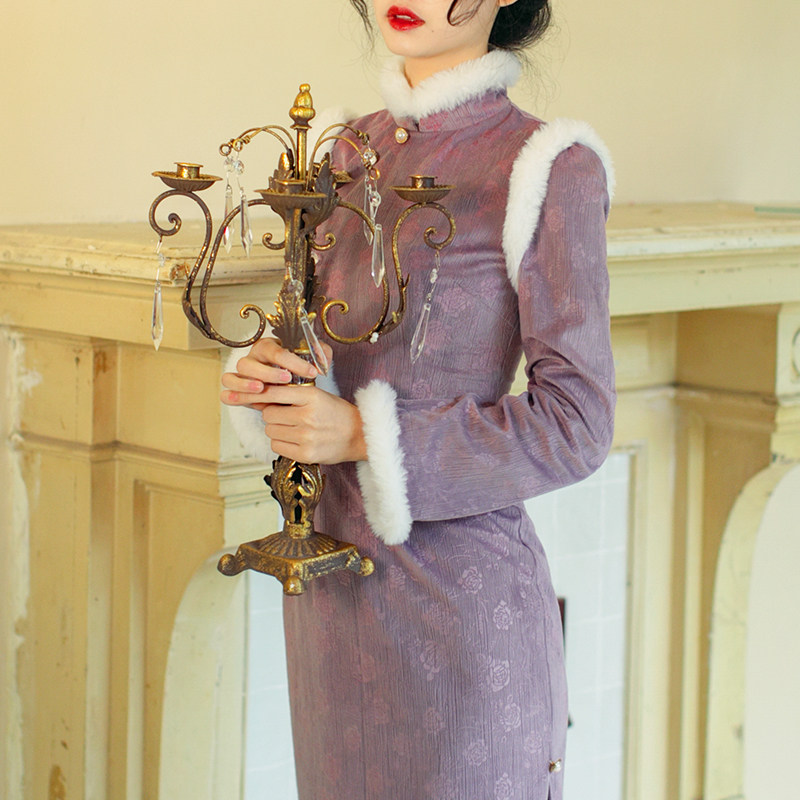 弥爱原创《芙蕖》新中式少女感暗纹肌理改良旗袍毛毛边年轻款秋冬