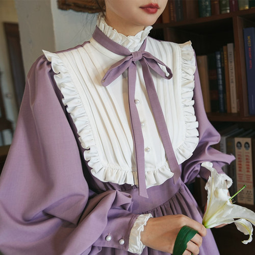 宫廷复古花边领高腰灯笼袖连衣裙