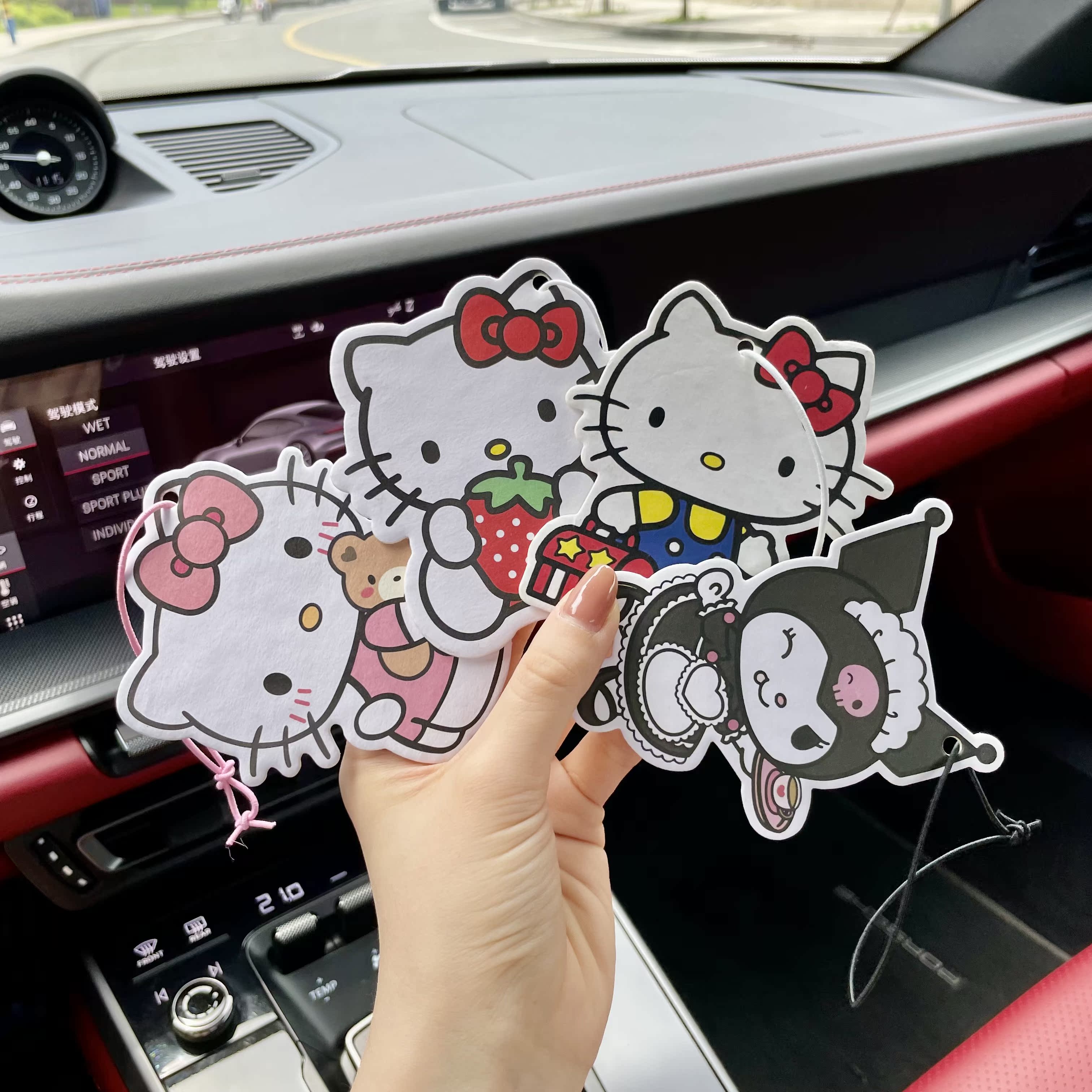 【呱呱】HelloKitty汽车香薰车内香片车载香氛片可爱挂件持久香水