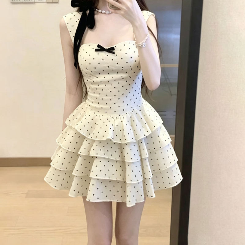 约会战袍夏季甜妹法式波点露背连衣裙女聚餐礼服收腰显瘦蓬蓬裙子