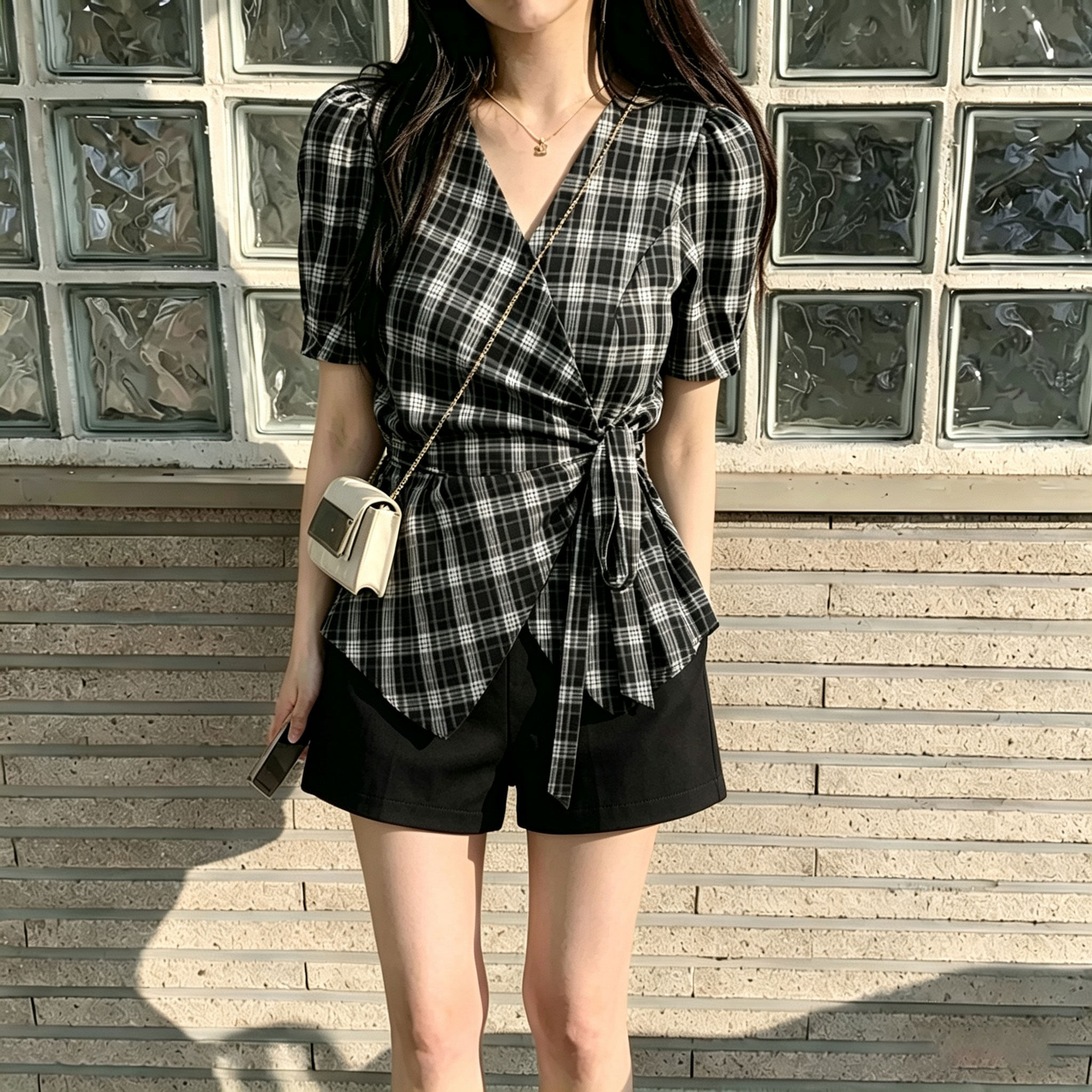 巨好看的夏天套装女韩版遮肉显瘦系带格子v领衬衫休闲短裤两件套