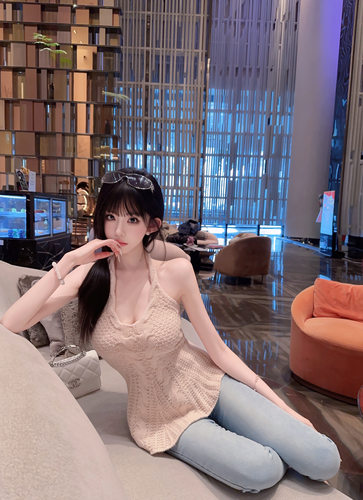 Eva君君酱韩系温柔羊毛麻花针织挂脖露背收腰背心女减龄纯欲上衣