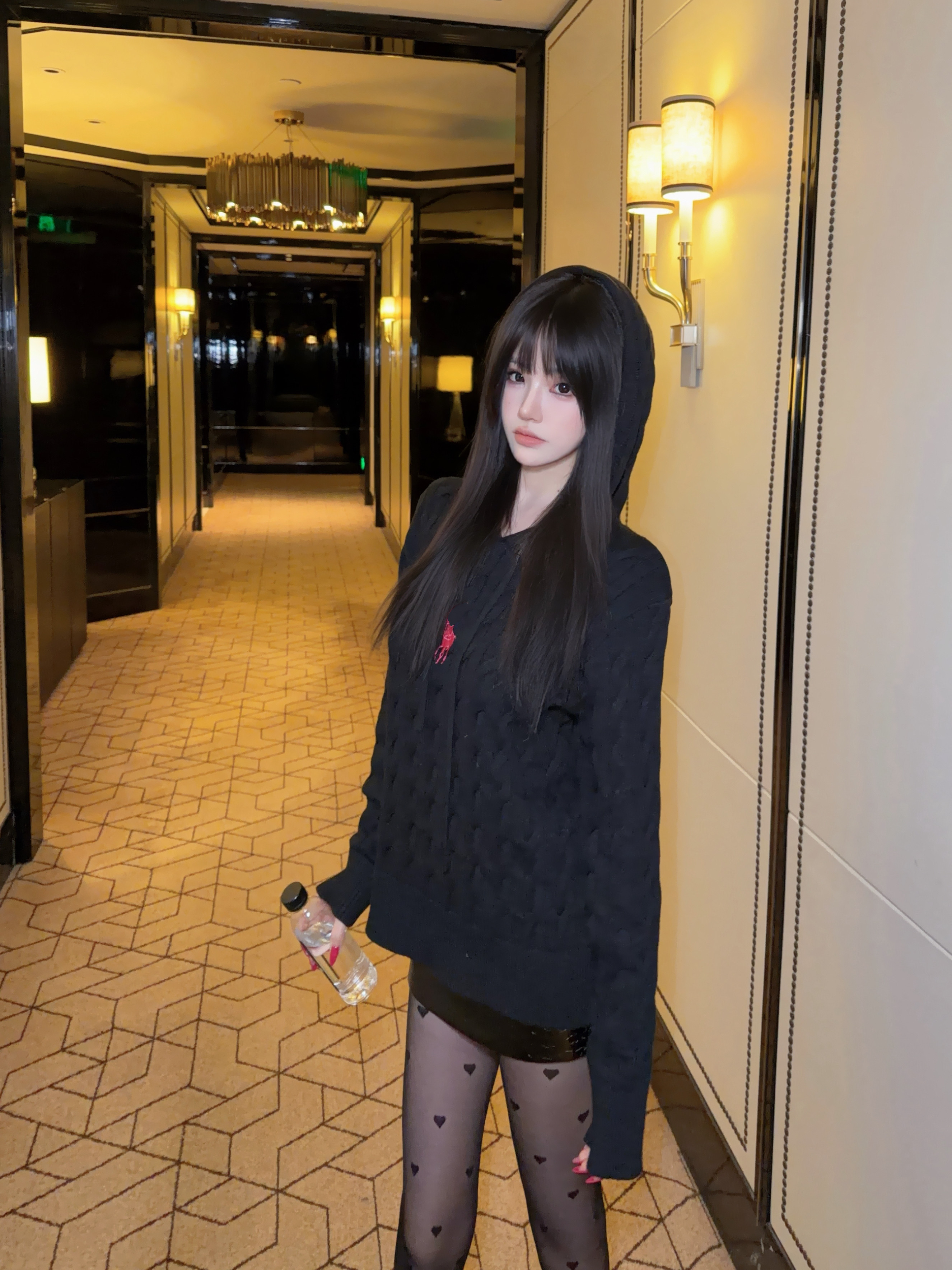 Eva君君酱减龄麻花连帽小马刺绣针织毛衣女宽松显瘦百搭长袖上衣