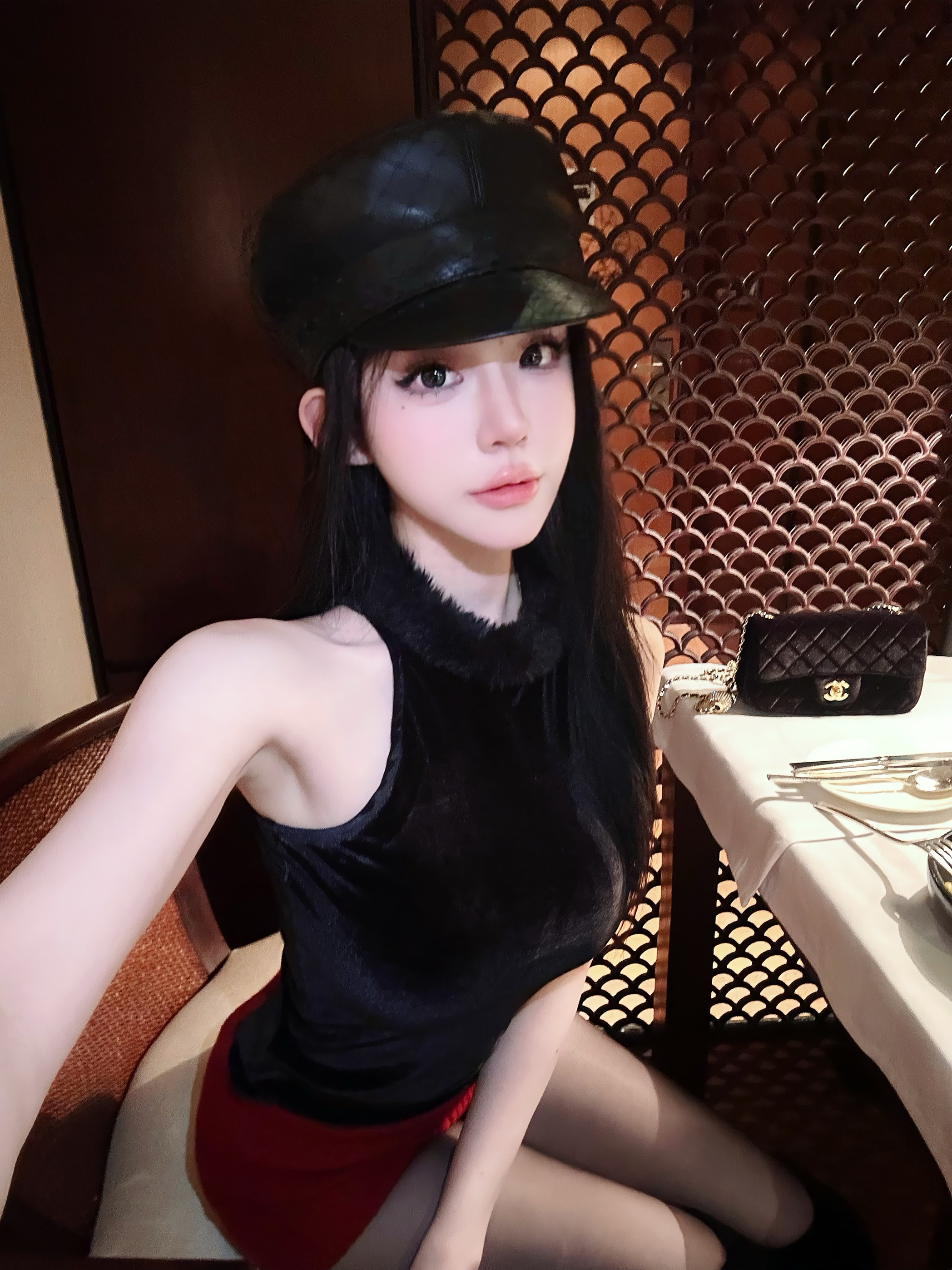 Eva君君酱辣妹性感毛毛挂脖丝绒无袖修身显瘦背心女纯色气质上衣