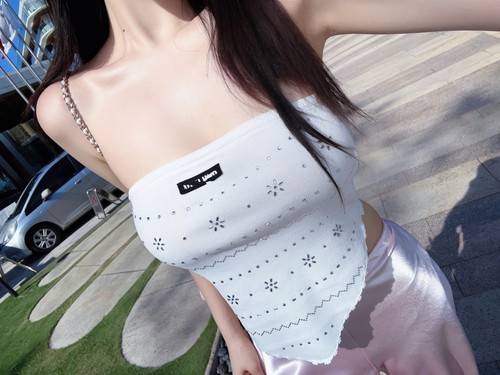 Eva君君酱纯欲miu系字母贴烫钻针织抹胸露背三角巾背心女短上衣韩