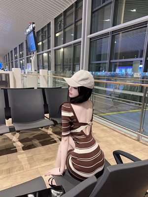 Eva君君酱纯欲性感纽结露背条纹针织包臀连衣裙女中袖韩系短裙子