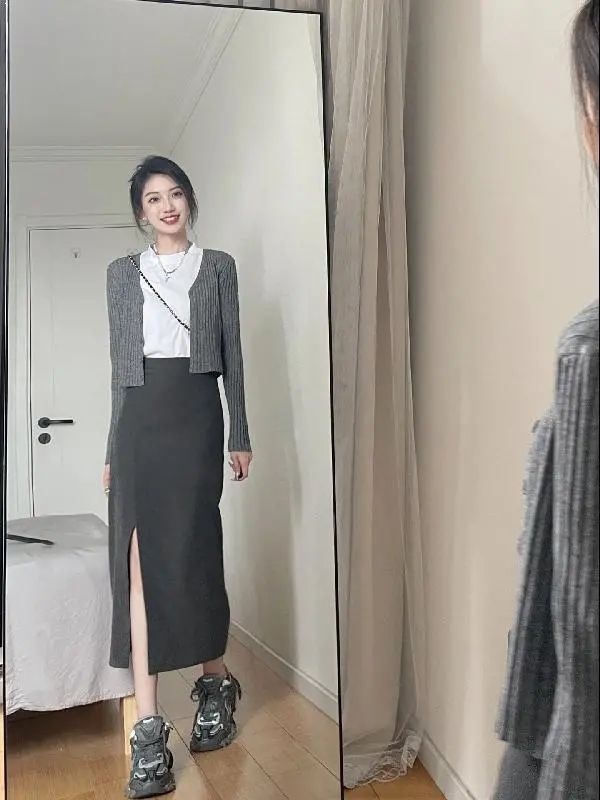 三件套装女秋2023新款灰色针织开衫毛衣短袖T恤中长款开叉半身裙