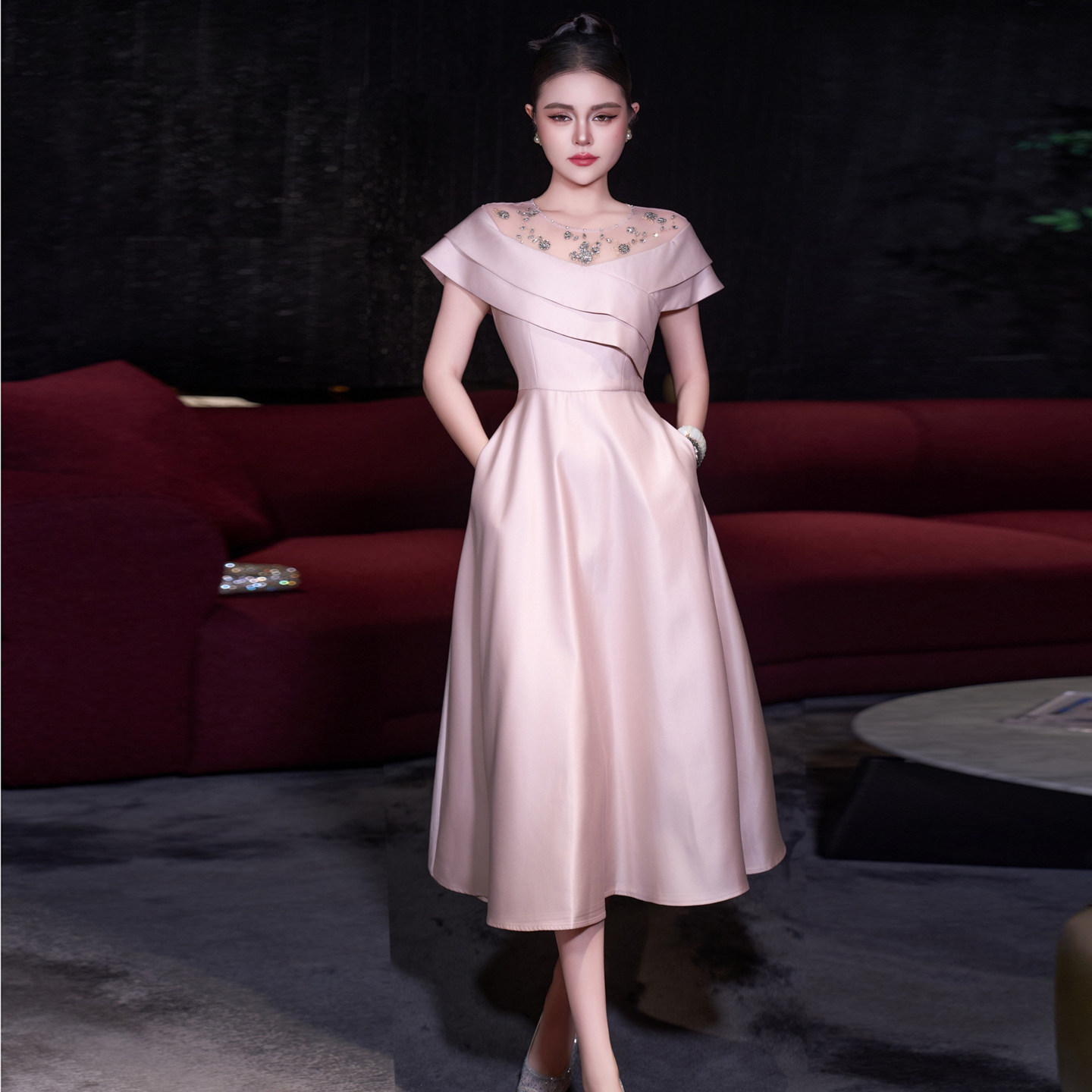 轻奢设计感重工钉珠显瘦礼服杏粉