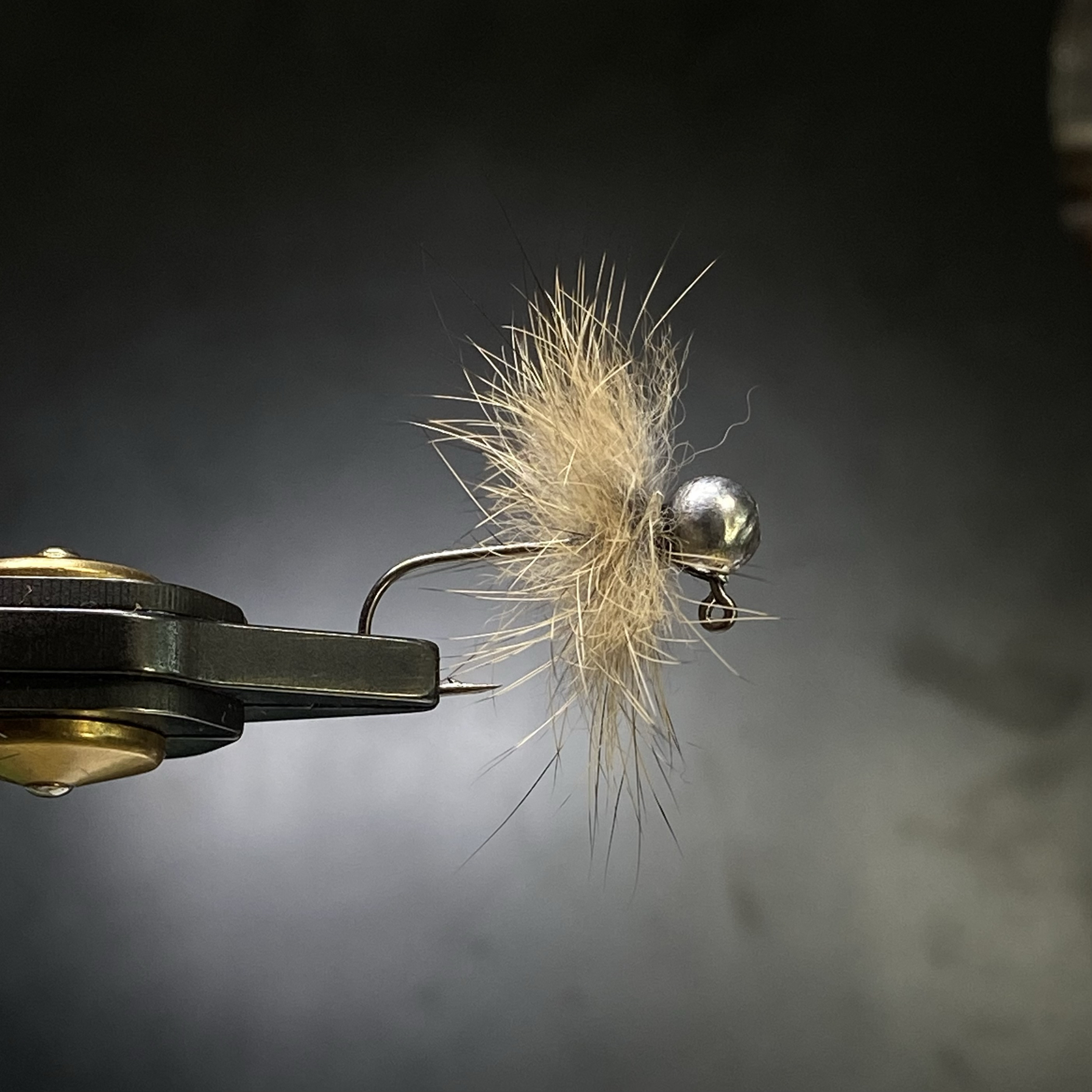 北京路亚鳟鱼管理场高压钓场鲈鱼抢鱼兔毛黑坑飞蝇铅头钩q086