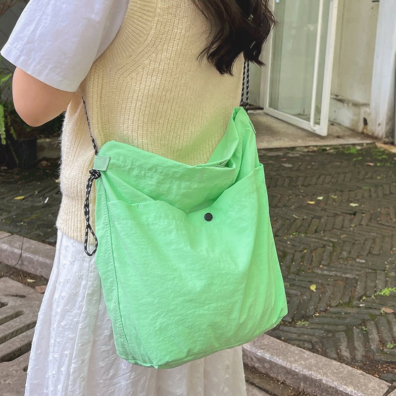 菇八八松弛感包包女大容量图片