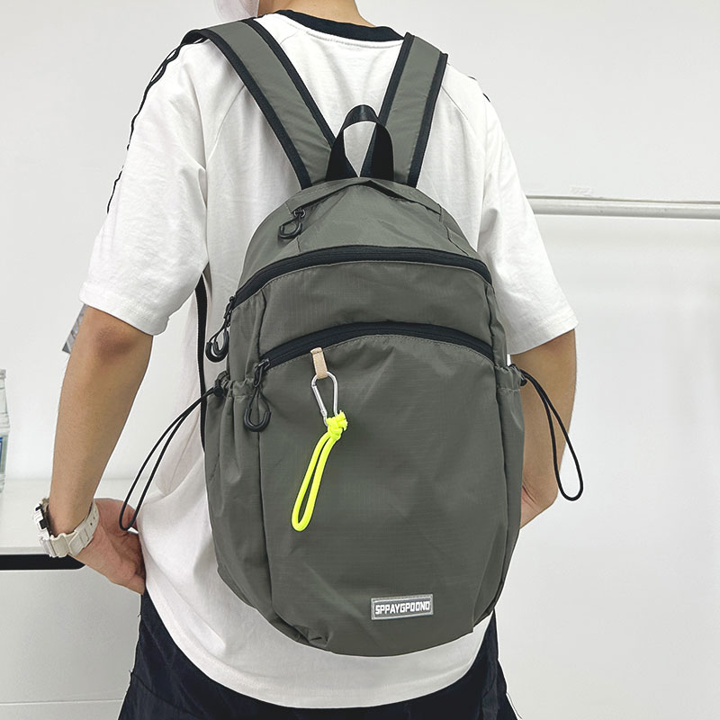 纯色简约双肩包男生通勤背包轻便休闲旅行包户外运动大学生书包女