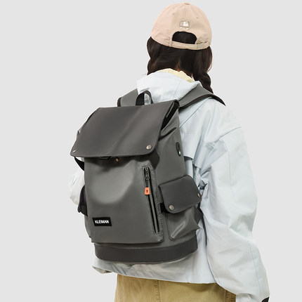 通勤双肩包男大容量出差皮质笔记本电脑背包轻便旅行大学生书包女