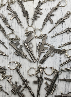 枪战网游周边吃鸡钥匙扣大逃杀金属刀枪武器模型钥匙扣链射击挂件