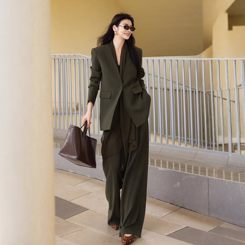 2025年秋冬季节穿搭新款时尚套装通勤风西装+丝巾+阔腿裤 三件套