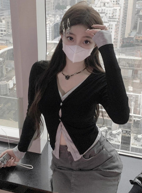 chi纯欲辣妹假两件V领纽扣气质长袖t恤女春秋长袖修身打底上衣女