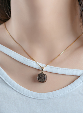 高端文莱沉香雕刻扎基拉姆项链女