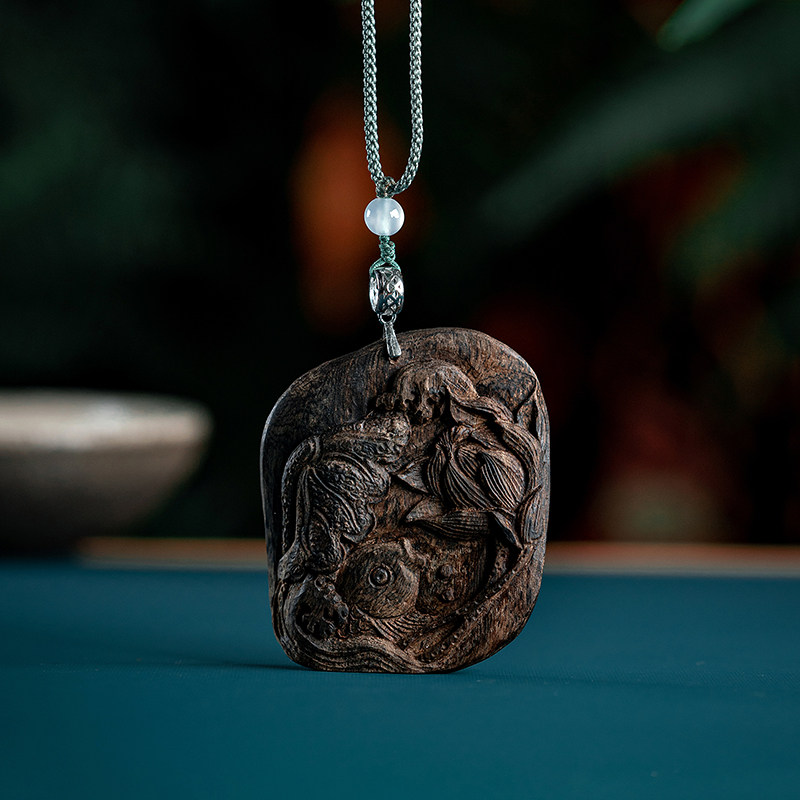 沉水越南芽庄绿奇楠沉香雕刻锦鲤荷花吊坠香木挂饰女男款文玩挂件