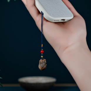 越南芽庄黄奇楠沉香雕刻貔貅手机链挂饰防丢挂绳U盘包包挂件礼物