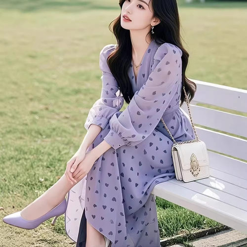 法式温柔波点紫色连衣裙女春夏季新款茶歇复古收腰v领气质长裙