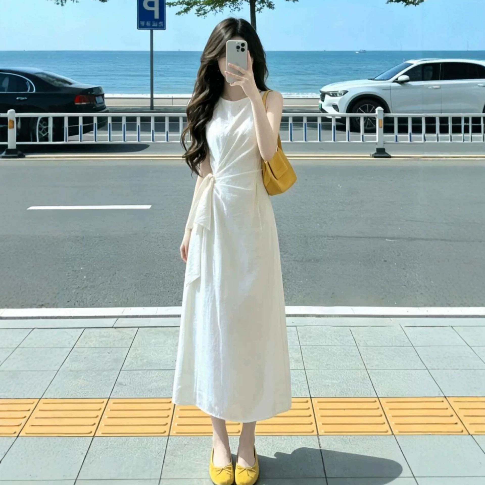 法式小香风白色无袖背心连衣裙女系带收腰显瘦通勤气质收腰长裙子