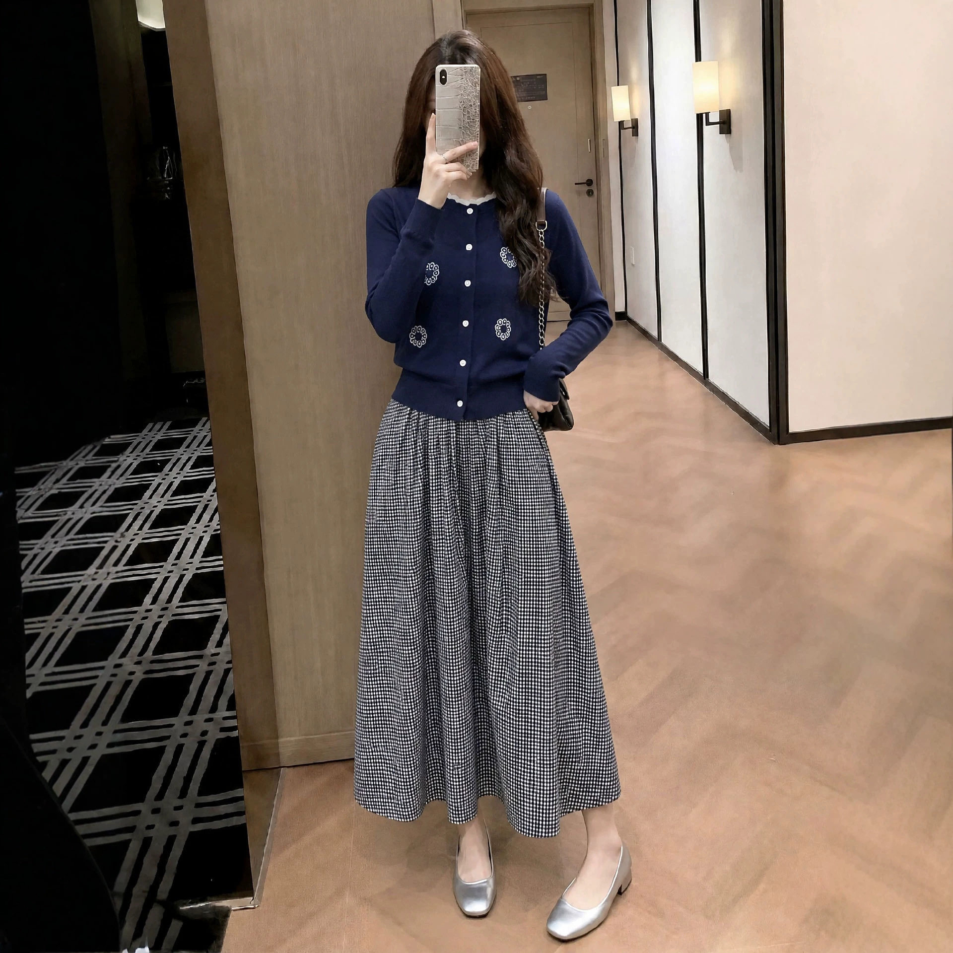 轻熟高知一整套穿搭秋季新款女装韩系针织衫格子半身裙两件套装女