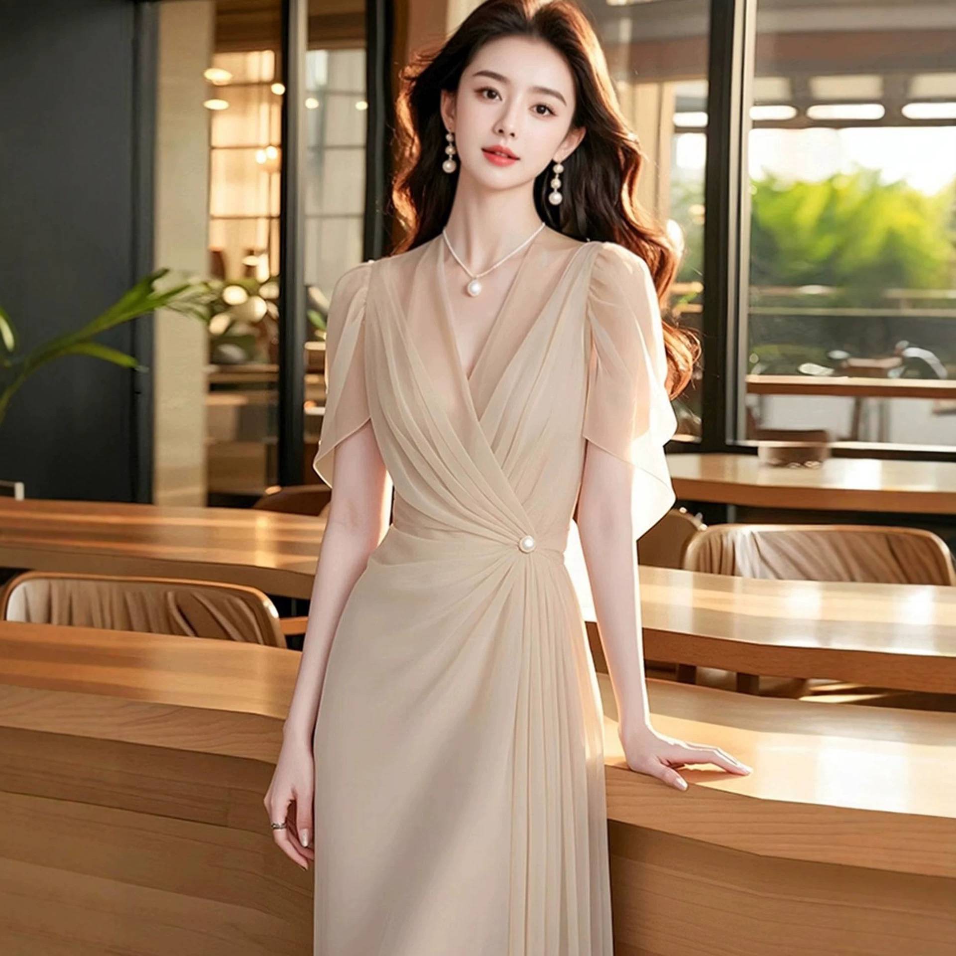 法式连衣裙女2026新款夏季气质显瘦设计感显瘦雪纺V领巨好看裙子