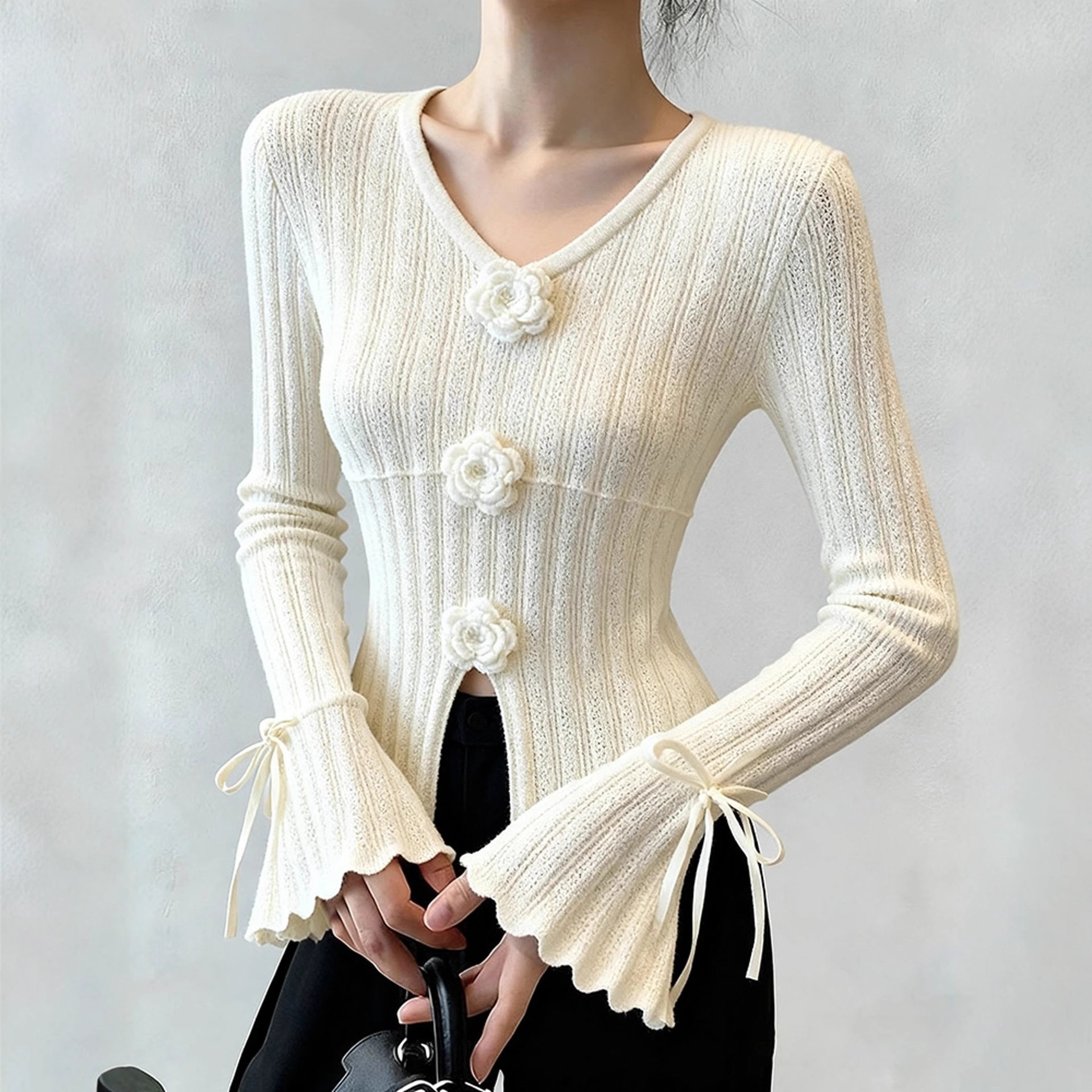 白色立体花朵V领喇叭袖修身针织衫女2025秋冬季巨好看设计感上衣