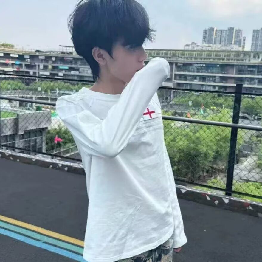 美式复古压褶袖标刺绣长袖T恤男秋季宽松情侣初高中生打底衫上衣