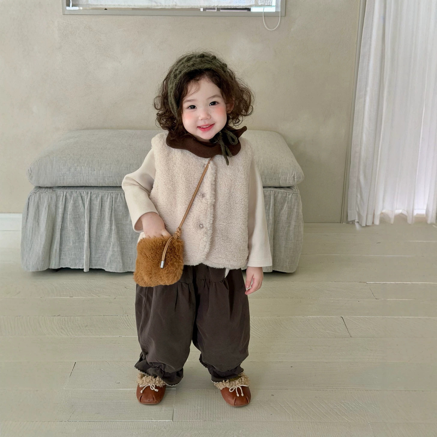 韩版女童周岁冬季毛绒马甲套装小女孩上衣木耳边束口加绒裤三件套