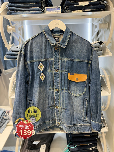 刺绣款拼皮中蓝牛仔夹克外套Lee