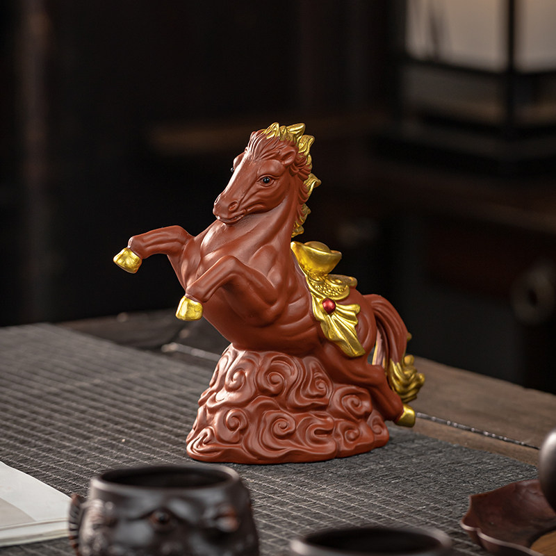 紫砂描金马上有钱茶宠摆件