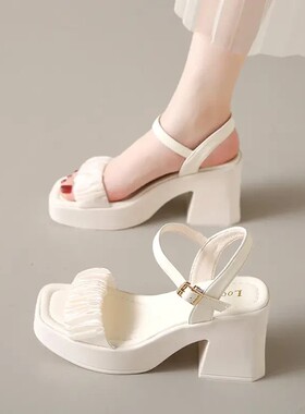 配裙子凉鞋女2026新款夏季厚底粗跟凉拖鞋法式仙女风一字带高跟鞋