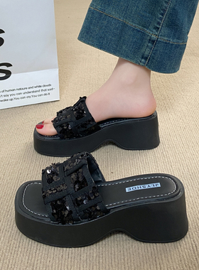黑色松糕厚底凉鞋女外穿2026夏季新款高级感法式亮片百搭一字凉拖